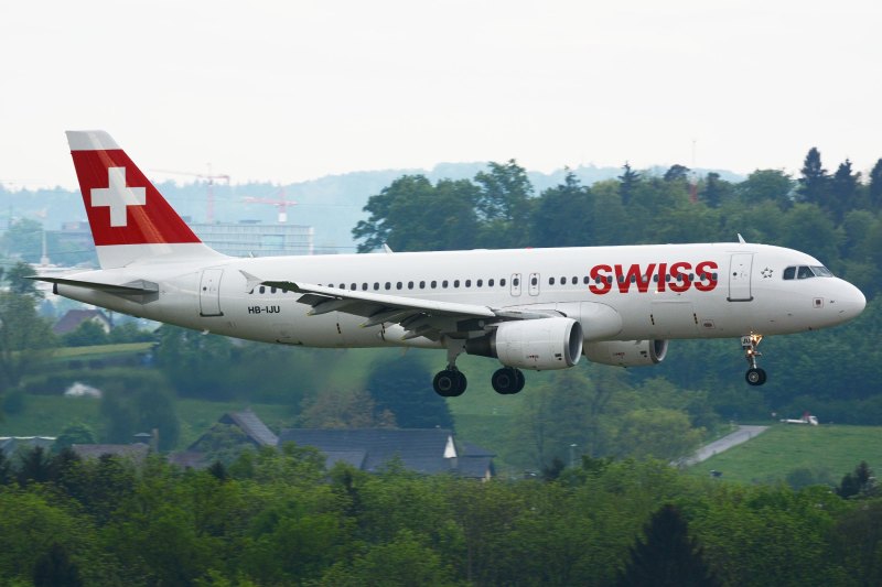 DSC_9201-HB-IJU-2003-Airbus-A320-214-sn-1951-Swiss-International-Air-Lines-Photo-taken-2015-05-09-by-Marcel-Siegenthaler-at-Zurich-Kloten-Airport-ZH-Switzerland-ZRH-LSZH