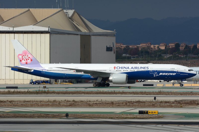 DSC_9277-B-18007-2016-Boeing-777-309ER-sn-439821399-China-Airlines-Boeing-Dreamliner-colours-Photo-taken-2017-10-31-at-Los-Angeles-International-Airport-CA-USA-LAX-KLAX