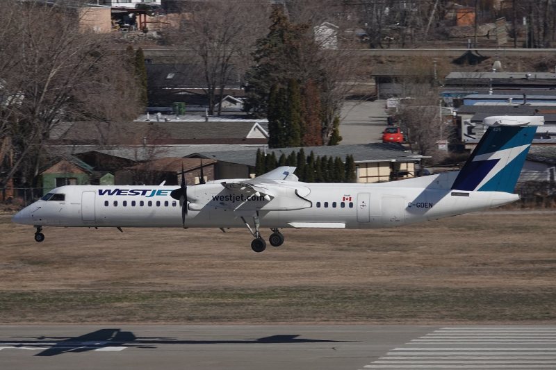 DSC08811-C-GDEN-2015-Bombardier-Q400-De-Havilland-Canada-DHC-8-402-Q400-sn-4500-Westjet-Encore-Photo-taken-2023-03-21-by-Marcel-Siegenthaler-at-Penticton-Airport-BC-Canada-YYF-CYYF