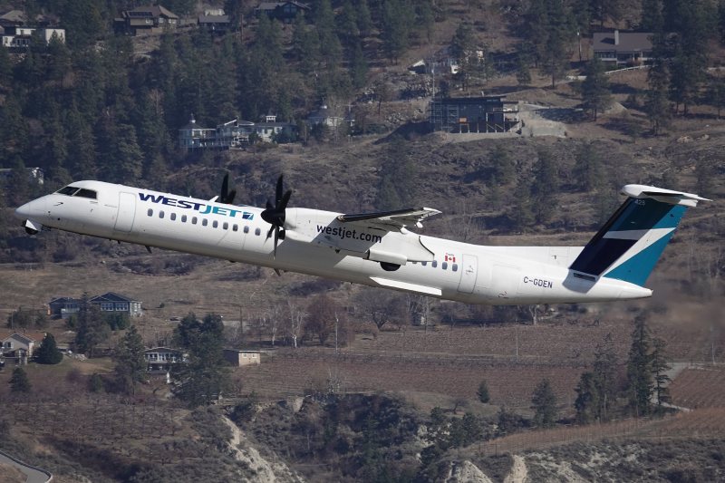 DSC08836-C-GDEN-2015-Bombardier-Q400-De-Havilland-Canada-DHC-8-402-Q400-sn-4500-Westjet-Encore-Photo-taken-2023-03-21-by-Marcel-Siegenthaler-at-Penticton-Airport-BC-Canada-YYF-CYYF