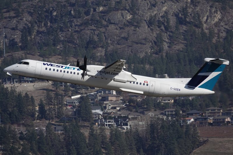 DSC08839-C-GDEN-2015-Bombardier-Q400-De-Havilland-Canada-DHC-8-402-Q400-sn-4500-Westjet-Encore-Photo-taken-2023-03-21-by-Marcel-Siegenthaler-at-Penticton-Airport-BC-Canada-YYF-CYYF