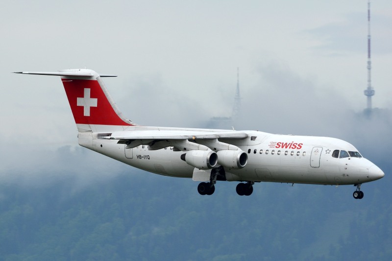DSC_9317-HB-IYQ-2001-British-Aerospace-AVRO-146-RJ100-sn-E3384-Swiss-International-Air-Lines-Photo-taken-2015-05-09-at-Zurich-Kloten-Airport-ZH-Switzerland-ZRH-LSZH