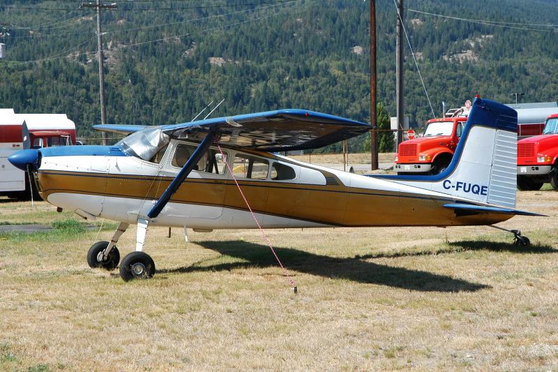 ms006967-C-FUQE-1966-Cessna-180H-Skywagon-sn-18051728-Photo-taken-2005-08-27-by-Marcel-Siegenthaler-at-Castlegar-Airport-West-Kootenay-Regional-Airport-BC-Canada-YCG-CYCG