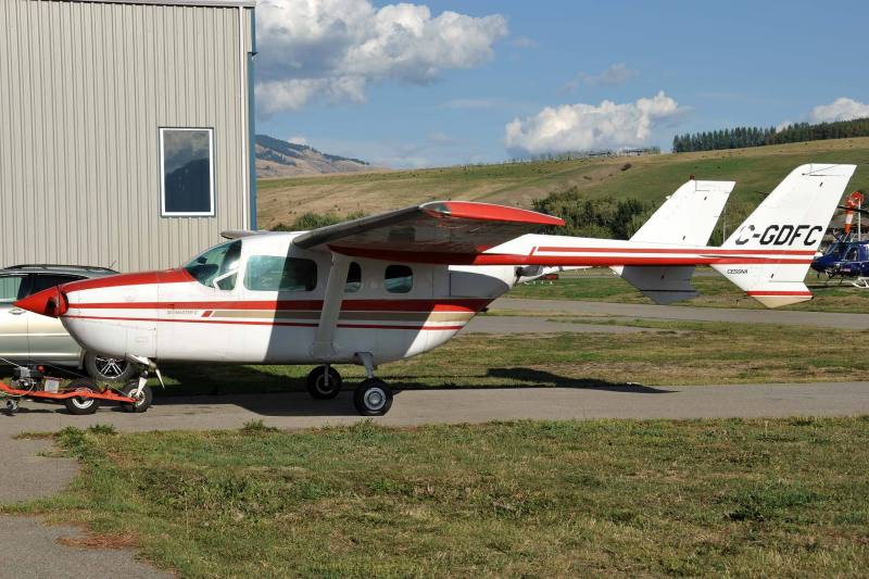 DSC_1902-C-GDFC-1979-Cessna-337H-Skymaster-II-sn-33701887-Sterling-Pacific-Air-Ltd-Calgary-AB-Canada-Photo-taken-2014-09-04-at-Vernon-Airport-BC-Canada-YVK-CYVK