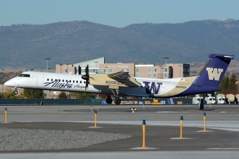 DSC_5554-N435QX-2009-Bombardier-Q400-De-Havilland-Canada-DHC-8-402-Q400-4232-Alaska-AirlinesHorizon-Air-University-of-Washington-Huskies
