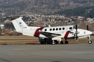 ms004723-C-FWXB-1982-Beechcraft-B200-King-Air-sn-BB-1058-Ministry-Of-Health-Services-Air-Ambulance-Photo-taken-2005-02-21-at-Penticton-Airport-BC-Canada-YYF-CYYF-copy