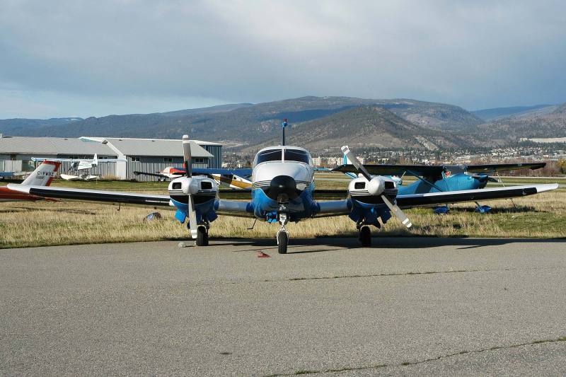 ms004848-N63759-Piper-PA-23-250-Aztec-sn-27-7754092-Photo-taken-2005-04-01-by-Marcel-Siegenthaler-at-Penticton-Airport-BC-Canada-YYF-CYYF