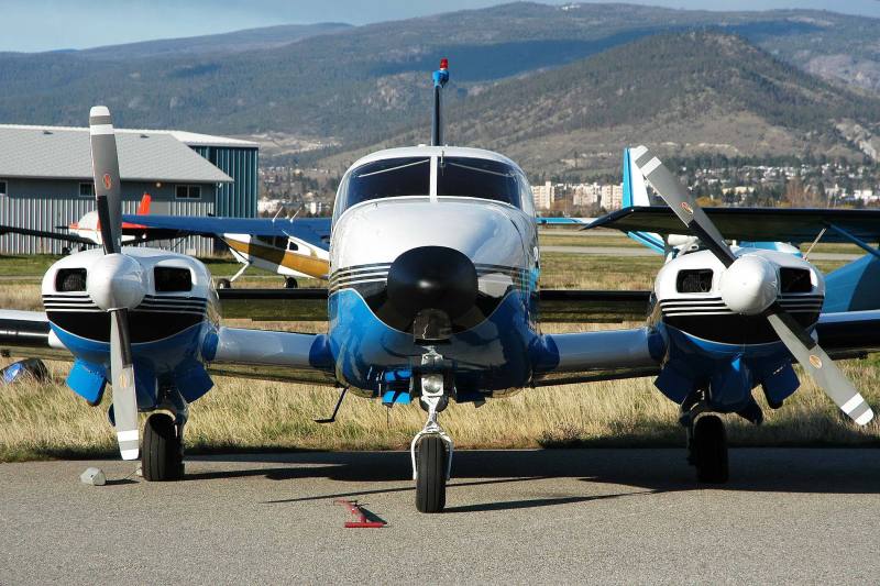 ms004849-N63759-Piper-PA-23-250-Aztec-sn-27-7754092-Photo-taken-2005-04-01-by-Marcel-Siegenthaler-at-Penticton-Airport-BC-Canada-YYF-CYYF
