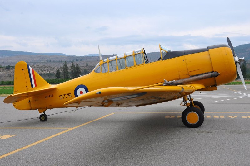 DSC_0043-CF-PST-1941-North-American-Aviation-Harvard-2-sn-3776-Photo-taken-2013-08-14-by-Marcel-Siegenthaler-at-Oliver-Airport-BC-Canada-AU3-CAU3
